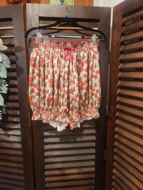 Strawberry Print Women's Pajama Shorts - Red/Cream